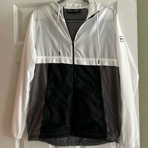 Mens Under Armour lightweight packable Heatgear windbreaker, hood, zip pockets